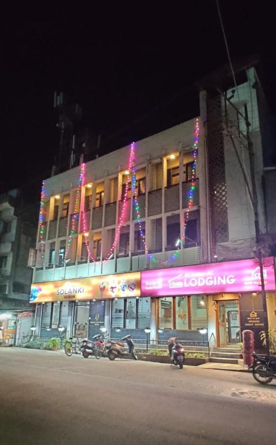 Solanki Guest House 戈尔哈布尔 外观 照片