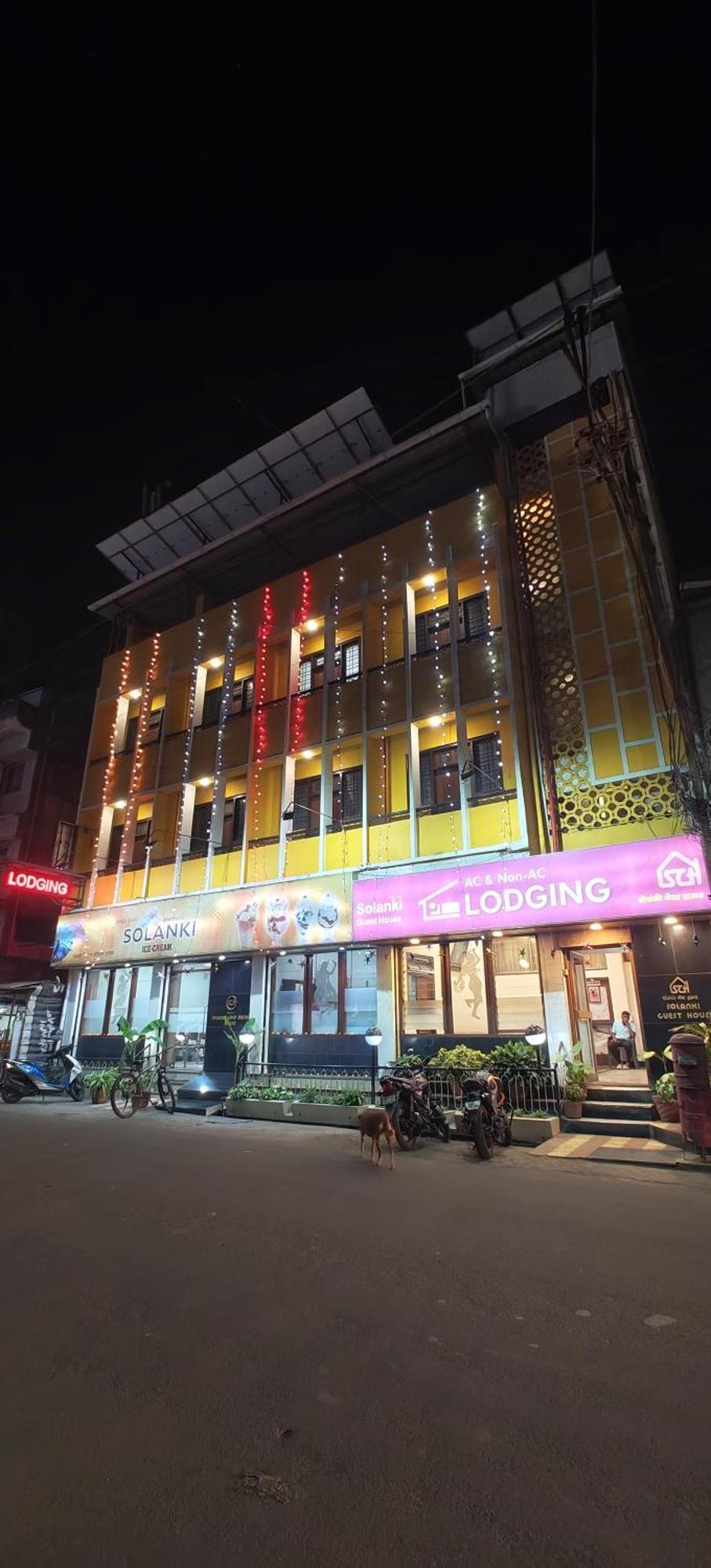 Solanki Guest House 戈尔哈布尔 外观 照片